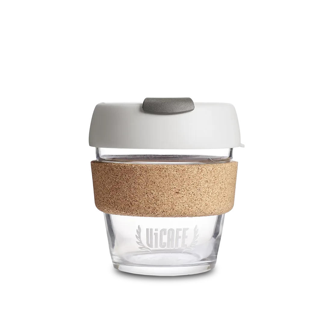 ViCAFE KeepCup Glasbecher mit Korkband – nachhaltiger Coffee-to-go Becher mit weissem Deckel