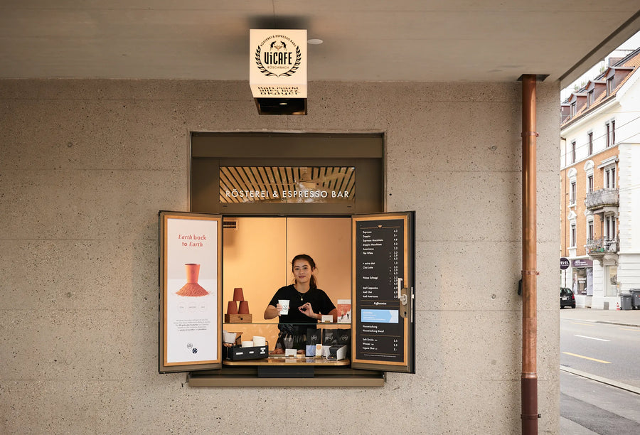 ViCAFE Röschibachplatz Spezialitäten-Kaffeerösterei & Espresso Bars in Zürich – Kaffee to go direkt am Fenster