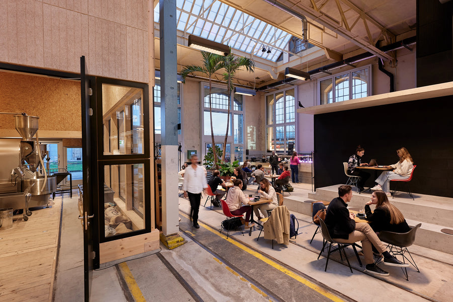 ViCAFE Rösterei und Espresso Bar in Zürich – Specialty Coffee Erlebnis mit frisch gerösteten Bohnen im offenen Café-Ambiente