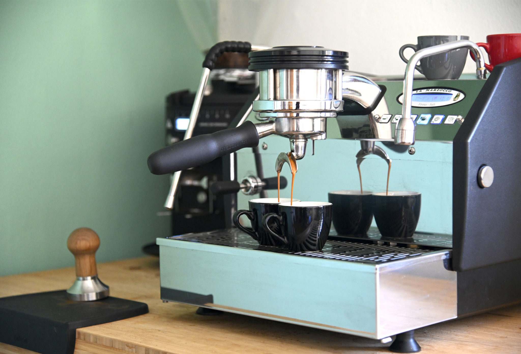 la marzocco gs3 coffee machine extracting espresso