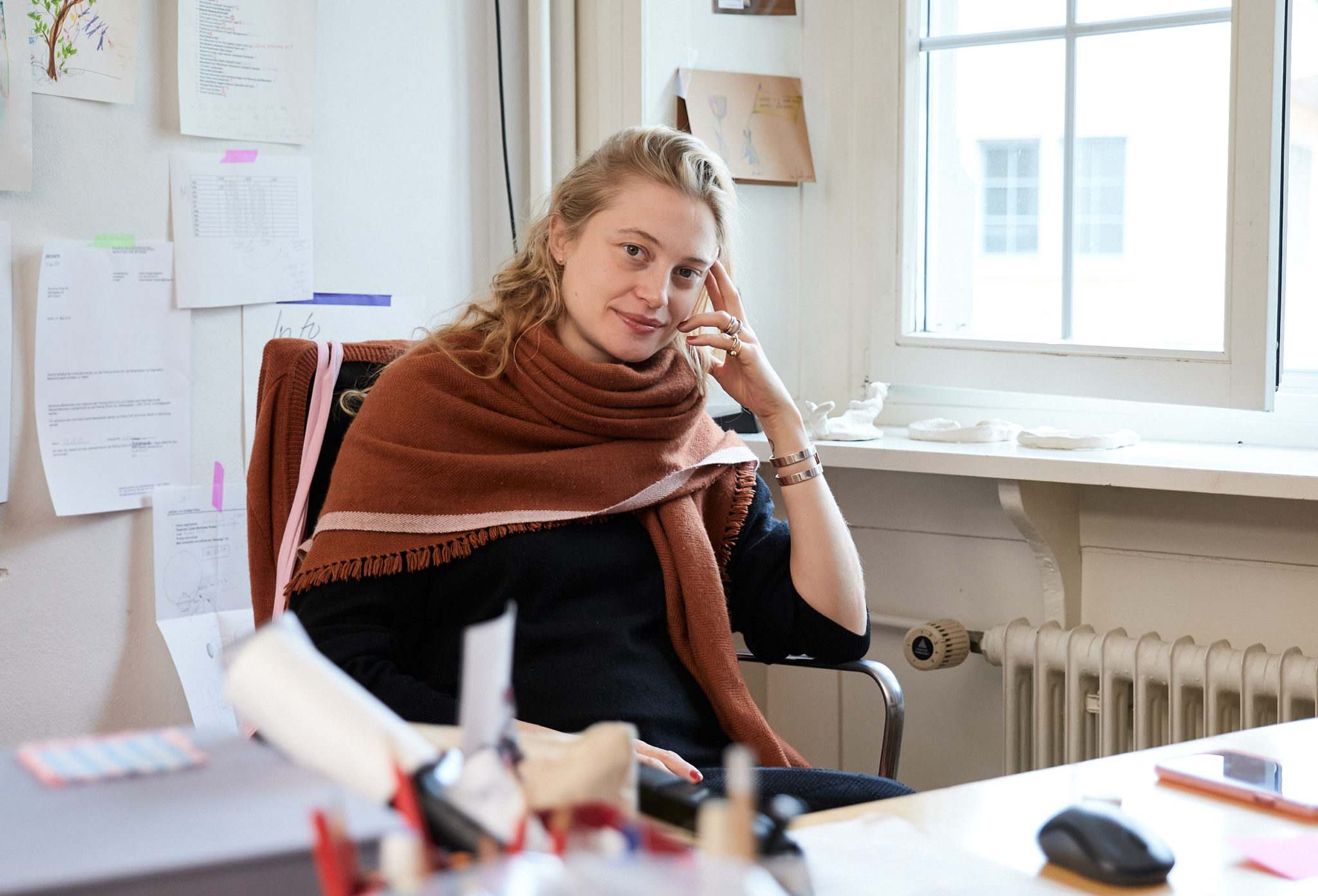 Anna Meier, enSoie in her office