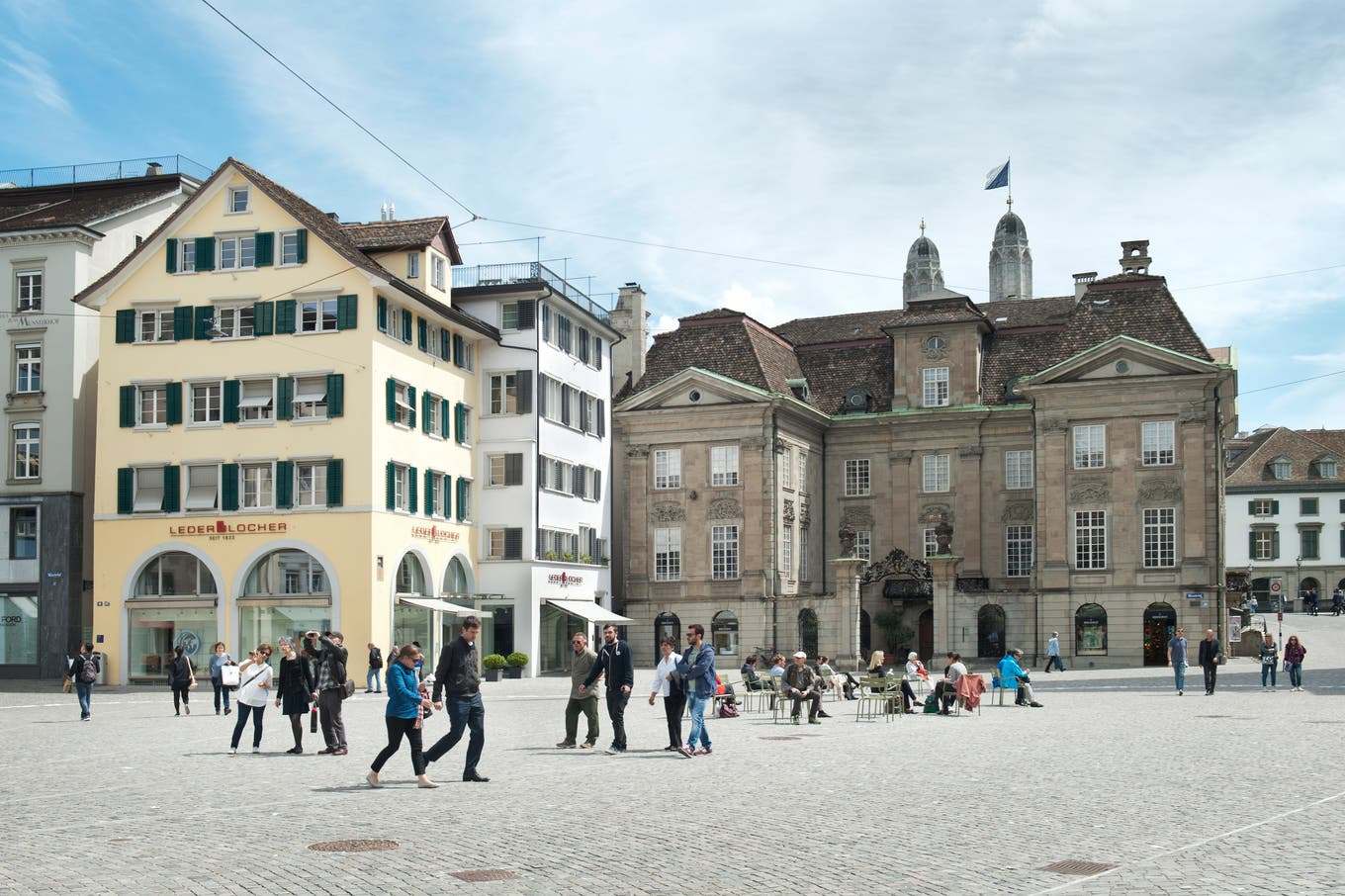 Popular Zurich coffee chain opens café on the Münsterhof