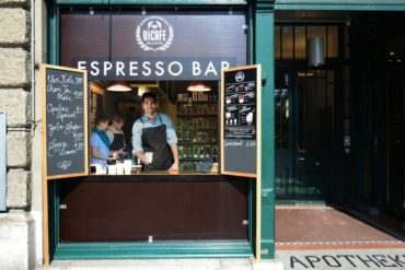 Read more about the article Fenster zur Kaffeewelt: Vicafe Bellevue in Zürich